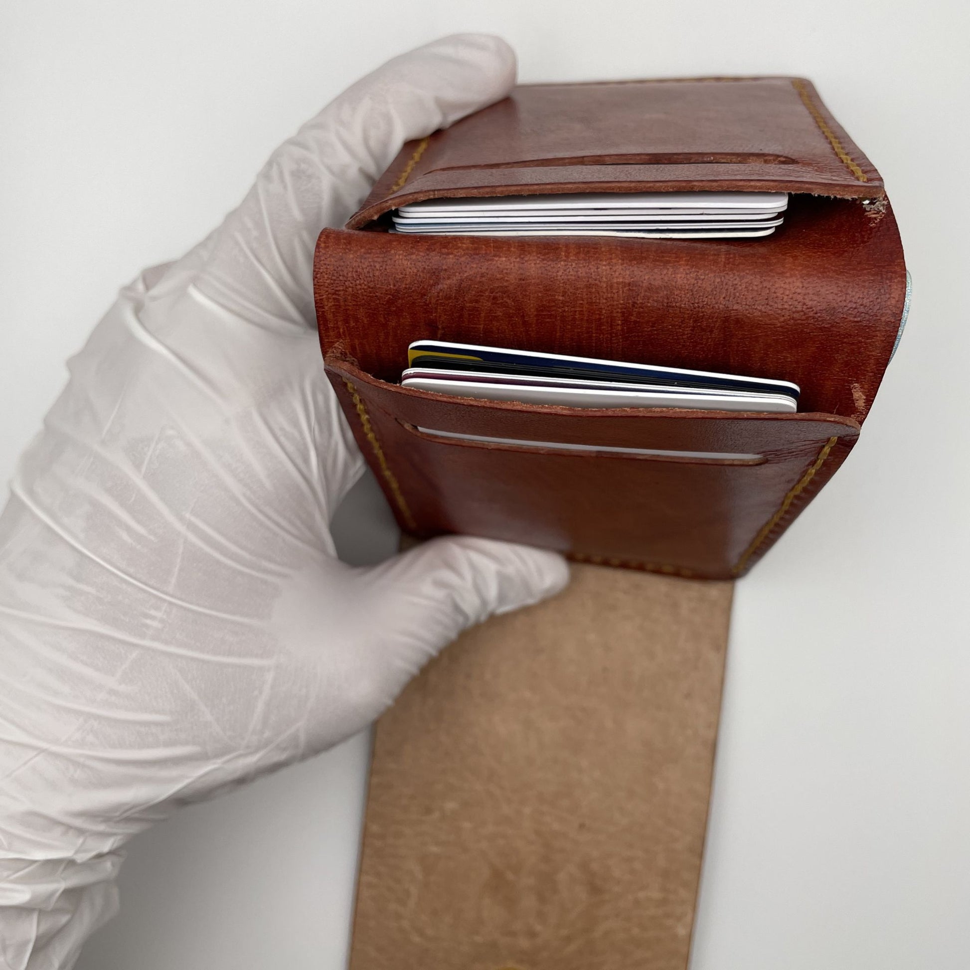 ROYALCHESTNUT_NAWALHAND-DYEDVEGTANLEATHERWALLET_2
